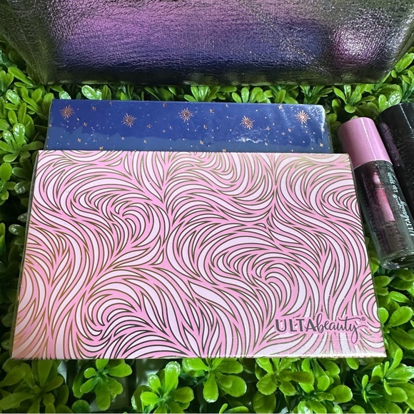 NWT Ulta Beauty Metallic Makeup and Makeup Bag Set - Picture 2 of 12